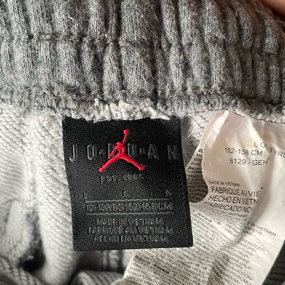 GUC Kid’s Nike Jordan Drawstring Gray Shorts with Jordan Emblem size LG 12-13yrs - Picture 8 of 12